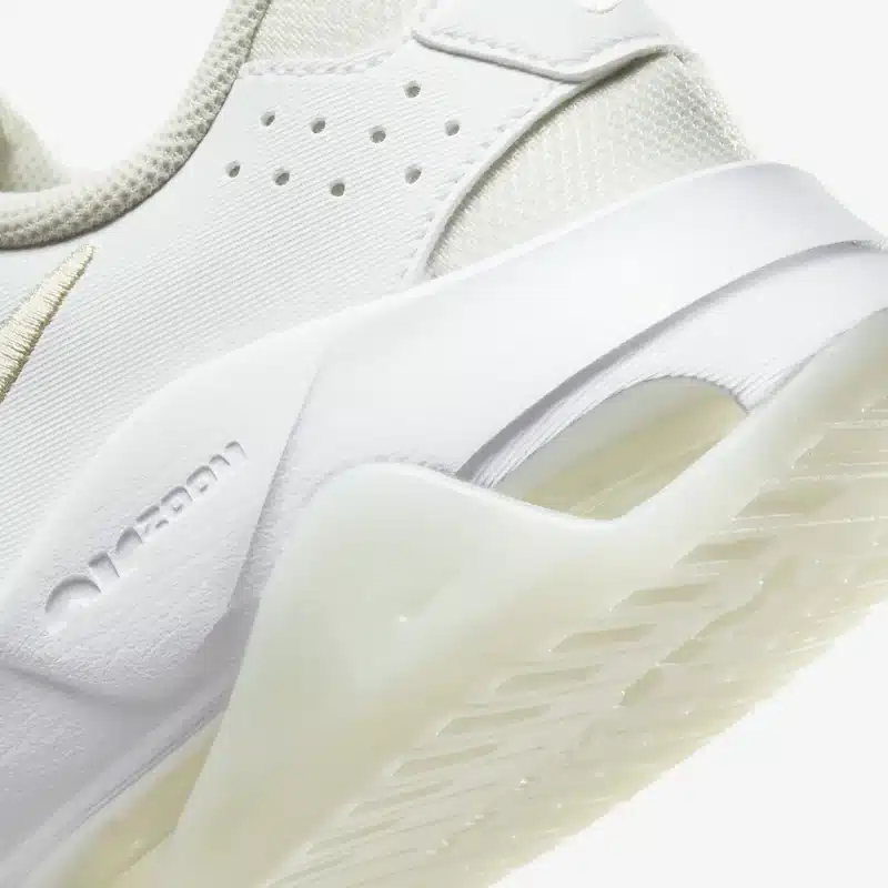 Кроссовки Nike Zoom Bella 6 Premium FJ1589-100